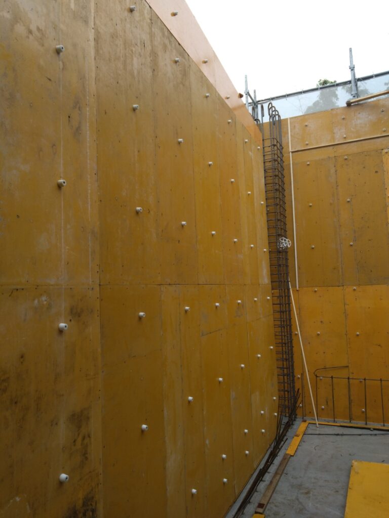 東部配水池外部型枠